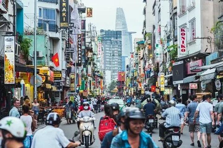 Chuyên gia Hotspot Matrix phân tích: 1 người vừa mua Labubu giá và marketing video